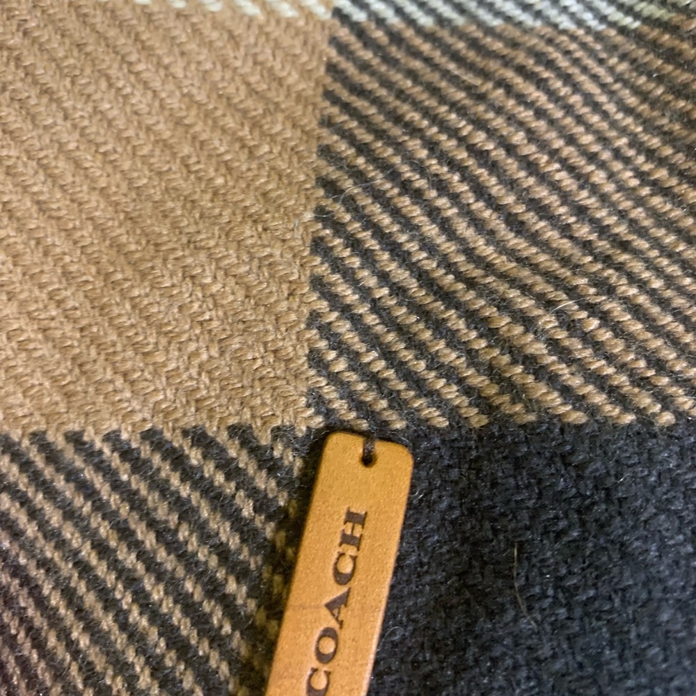 🌷🌷HP 🎉SALE NWT Authentic Coach Scarf - Picture 13 of 13